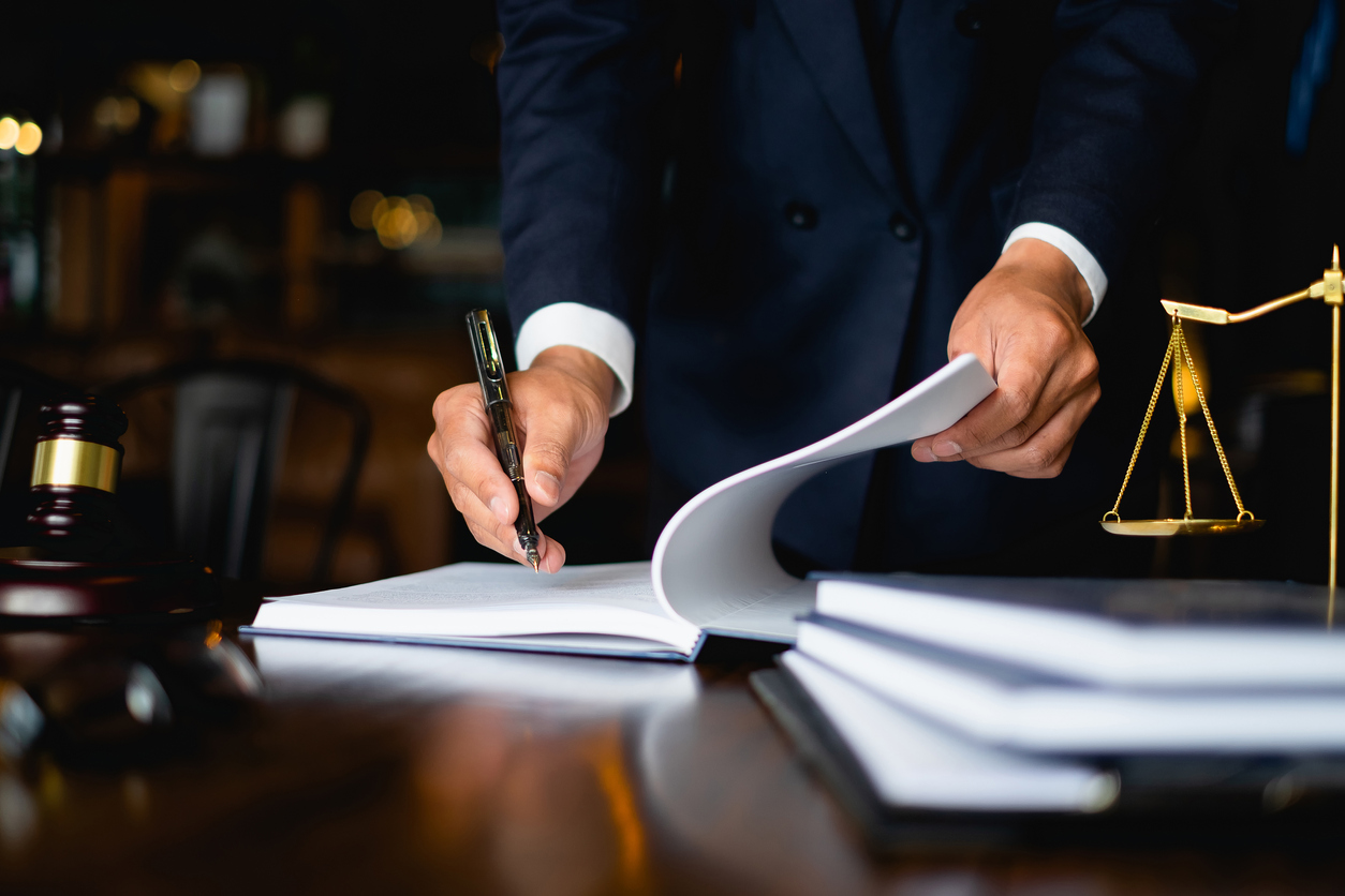Prosecution vs. Defense: An Educational Guide